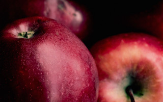 Red apple green apple black - a red apple free wallpaper