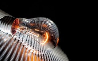 Lightbulb blackbackground photorealism raytraced cage - studio light free wallpaper