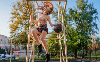 Woman basketball swing urban autumn - basketball free wallpaper