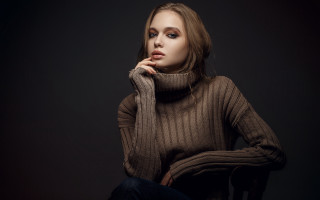 Elina karimova fashion portrait blonde - her chin free wallpaper