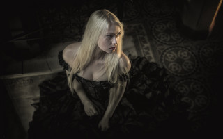 Blonde woman gothic black dress - a black dress free wallpaper for desktop