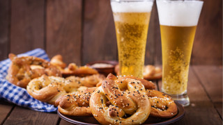 Pretzels beer glass table napkin - adolf bierbrauer free wallpaper