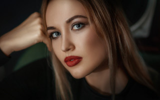 Elina karimova portrait blurry blue - red lipstick free wallpaper