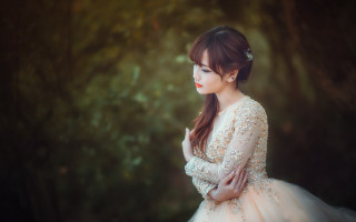 Woman dress tree portrait blurry - a woman in a dress free wallpaper
