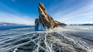Ice mountain lake blue sky - a mountain range free wallpaper