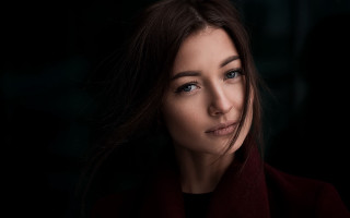 Woman red coat serious look - a red coat free wallpaper