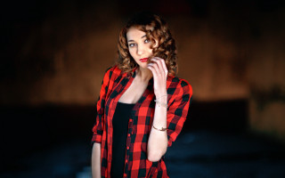 Woman redblackshirt phone serious anna - anna hotchkis free wallpaper