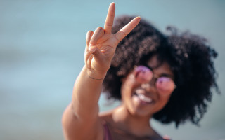 Peace sign beach sunglasses jewelry - the ocean in the background free wallpaper