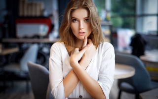 Serious woman portrait eszter mattioni - serious free wallpaper for desktop