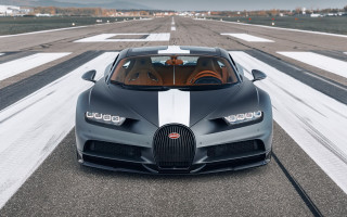 Bugatti runway sky white stripe 2 - a bugatti car free wallpaper