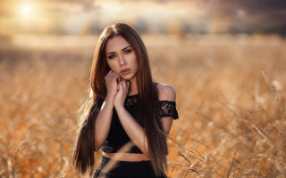 Woman tallgrass portrait blackhair browneyes - portrait photography free wallpaper
