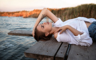 Woman dock water brown hair - her chest free wallpaper