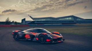 Sports car race track sunset - a building in the background free wallpaper