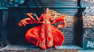 Woman red dress arabesque portrait - fang congyi free wallpaper