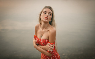 Red dress water portrait elina - her arm free wallpaper