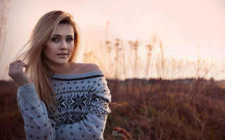 Woman long hair field sunset 2 - the wind free wallpaper