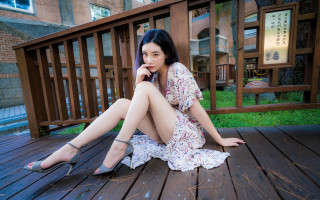 Woman deck phone floral dress - high heel and a dress free wallpaper