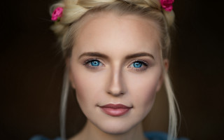 Blue eyes pink flower serious - blue eye free wallpaper