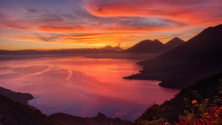 Sunset lake mountains red sky 2 - a sunset over a lake free wallpaper