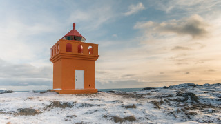 Snowy hill tower tiltshift 4kuhd - a snowy hill free wallpaper