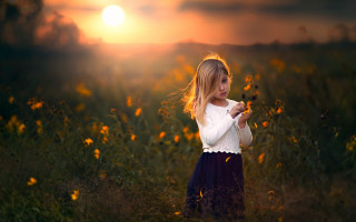 Little girl flowers sunset cake - a little girl free wallpaper