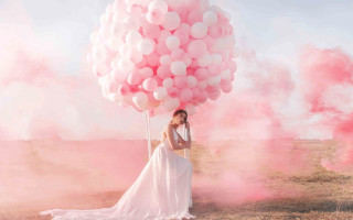 Woman balloons pink smoke flower - a bunch of balloons free wallpaper
