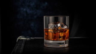 Whiskey glass ice table knife - ice free wallpaper