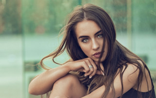 Woman long hair chair chin - her chin free wallpaper for desktop