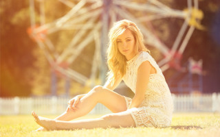 Woman ferriswheel park blonde sunset - the ground in front free wallpaper