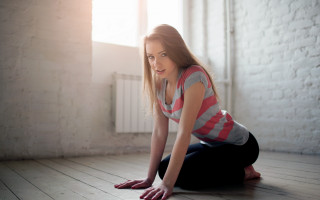 Woman brick wall window portrait - the floor in a room free wallpaper