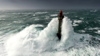 Lighthouse wave ocean planet water 2 - in the ocean free wallpaper