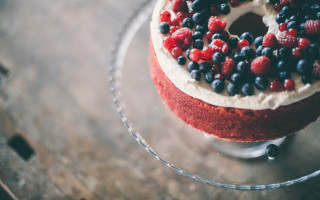 Berry bliss cake glass plate - a cake free wallpaper