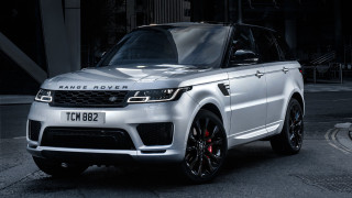 Range rover city street night - a city street free wallpaper