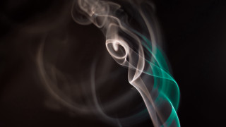 Smokey green white swirl illusion - swirl free wallpaper