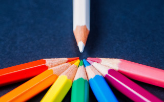 Colored pencils circle black white - a circle free wallpaper