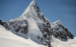 Snow mountain skier blue sky 3 - ski free wallpaper