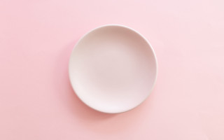 White bowl pink gradient spoon - minimalist free wallpaper
