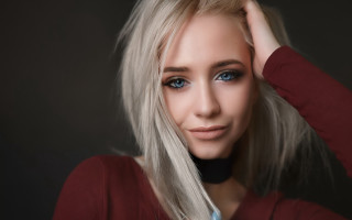 Blonde woman blue eyes ponytail 2 - a picture free wallpaper for desktop