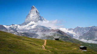 Mountain house path cliff cloud - the side of it free wallpaper