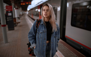 Train station blonde woman portrait - canon 5 0 mm free wallpaper