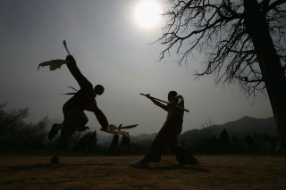 Couple people dirt bat tree - action scene free wallpaper