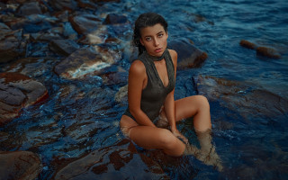 Woman rock water portrait sitting - a rock free wallpaper