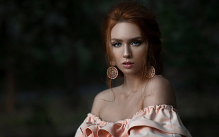 Blue eyes pink dress gold - gold earring free wallpaper