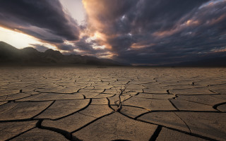 Desert mountains cloudy sky cracked - cracked free wallpaper
