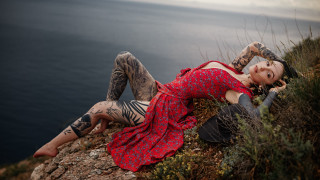 Tattooed woman cliff ocean barefoot - carla wyzgala free wallpaper
