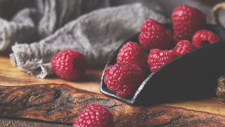 Bowl raspberries wooden table cloth - a wooden table free wallpaper