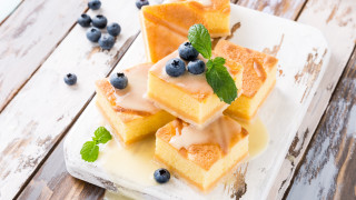 Blueberries cheesecake mint wooden table - amano free wallpaper