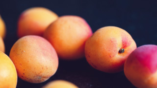 Peach pile stilllife moonlight food - top of a table next free wallpaper