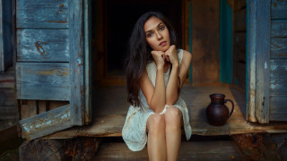 Woman porch vase door portrait - a porch free wallpaper