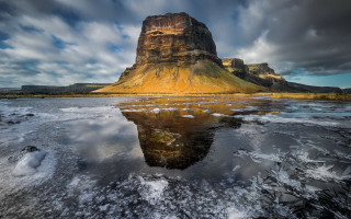 Mountain reflection ice water sky - a reflection free wallpaper